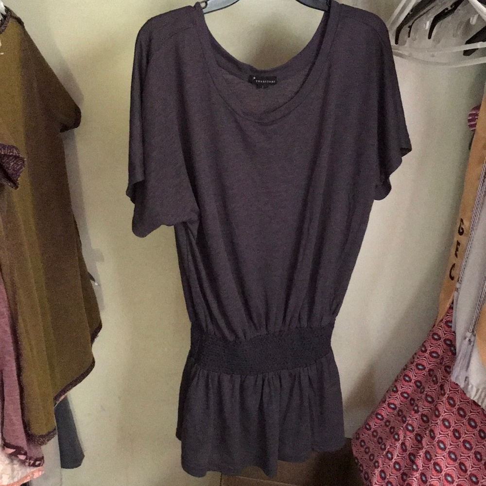 Very cute top or dress with leggings